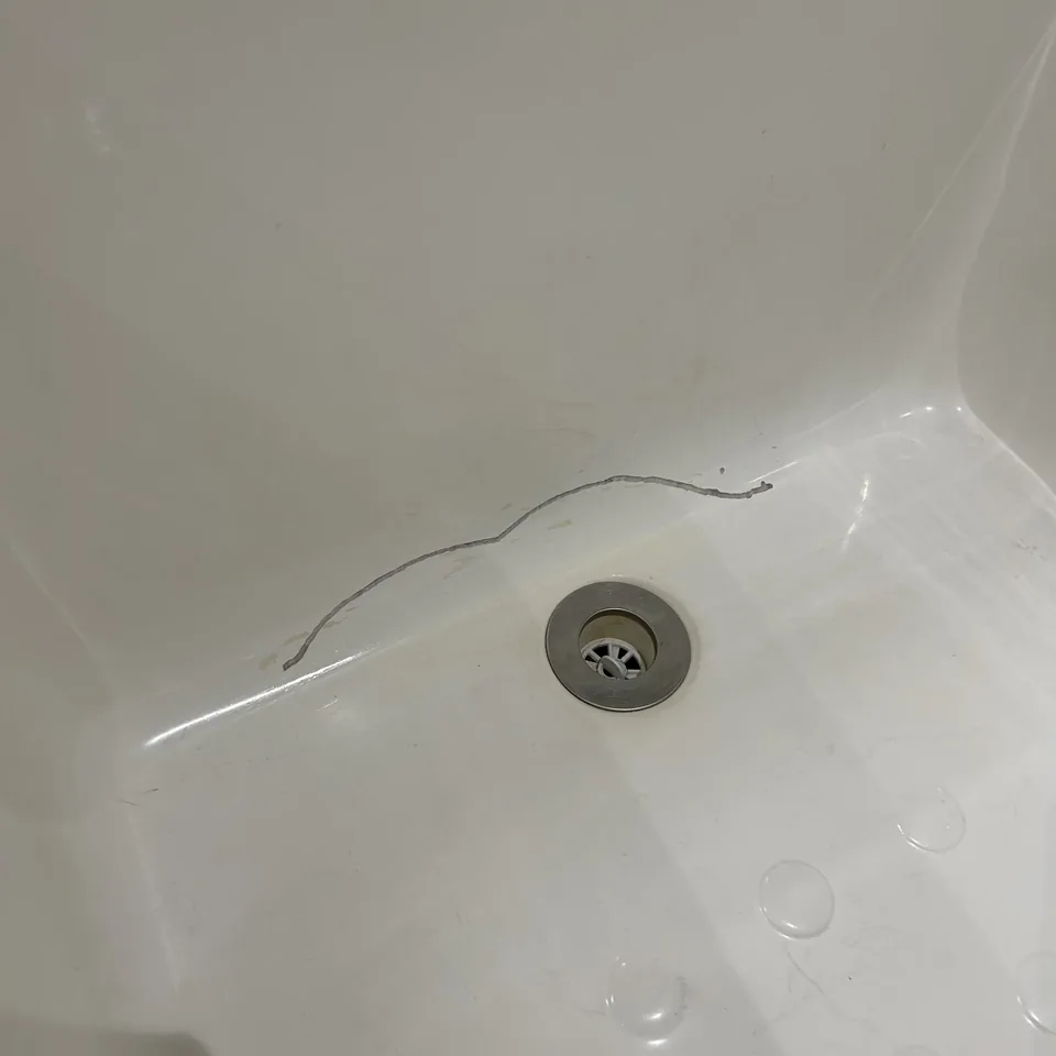 욕조 균열 복원 전 손상 상태 사진